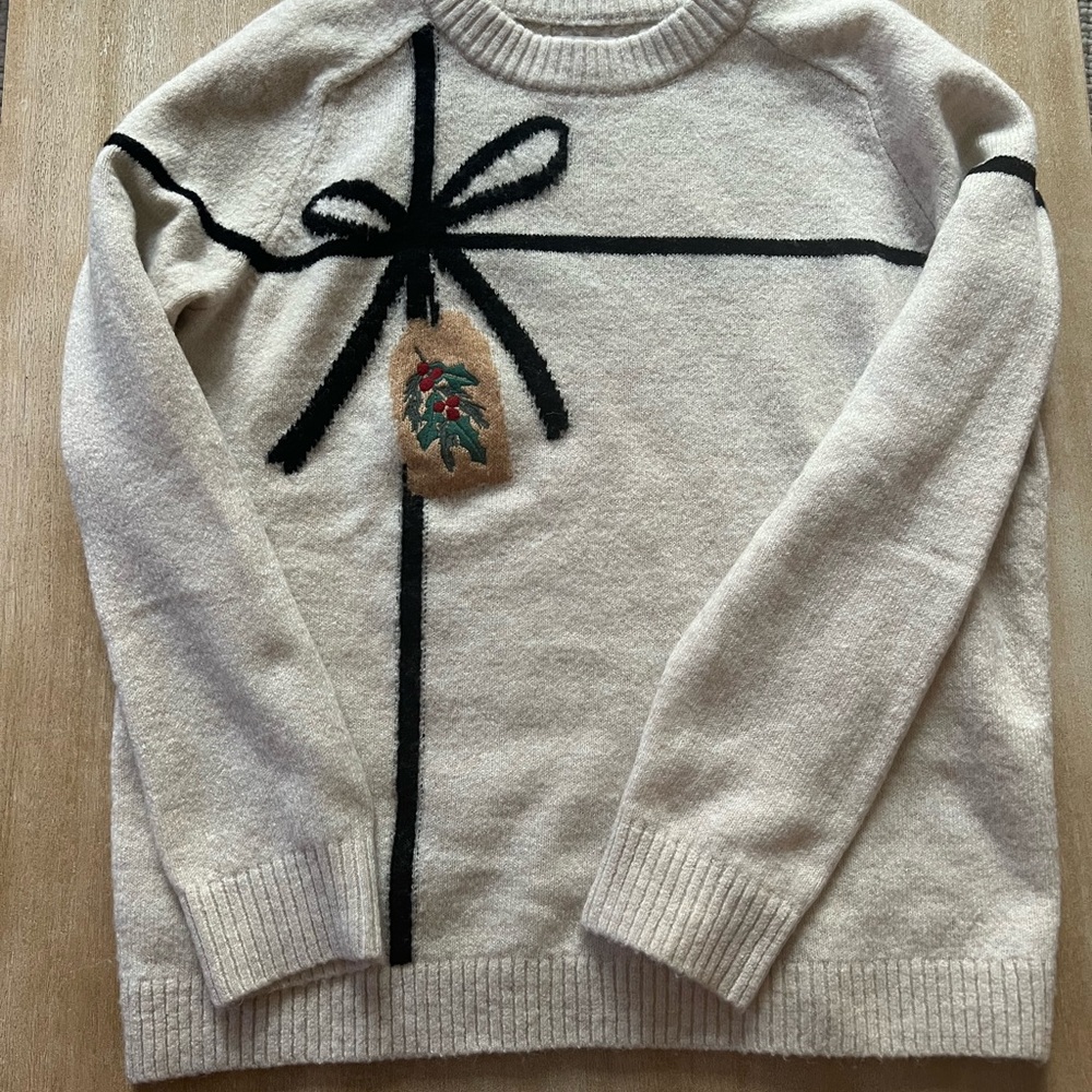 LOFT Cozy Cream Sweater with Black Bow Design - size Small Petite - new!